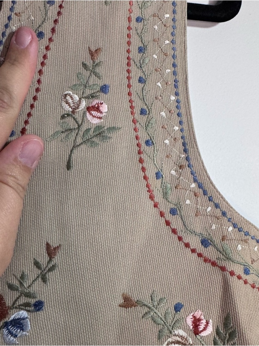 TanTrums Embroidered Floral Vest Medium Button Front Beige Cotton - Picture 3 of 8